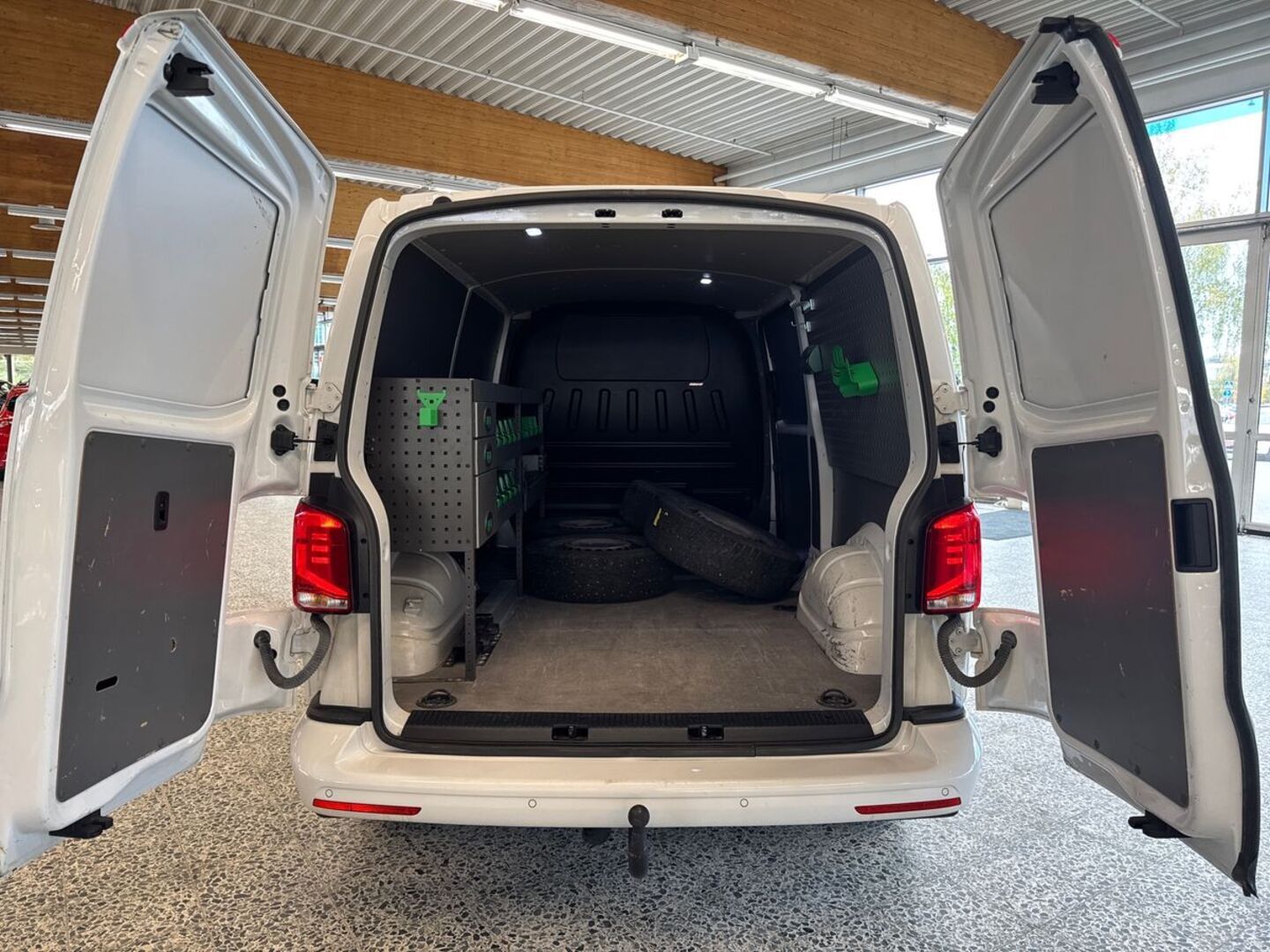 VOLKSWAGEN Transporter 9