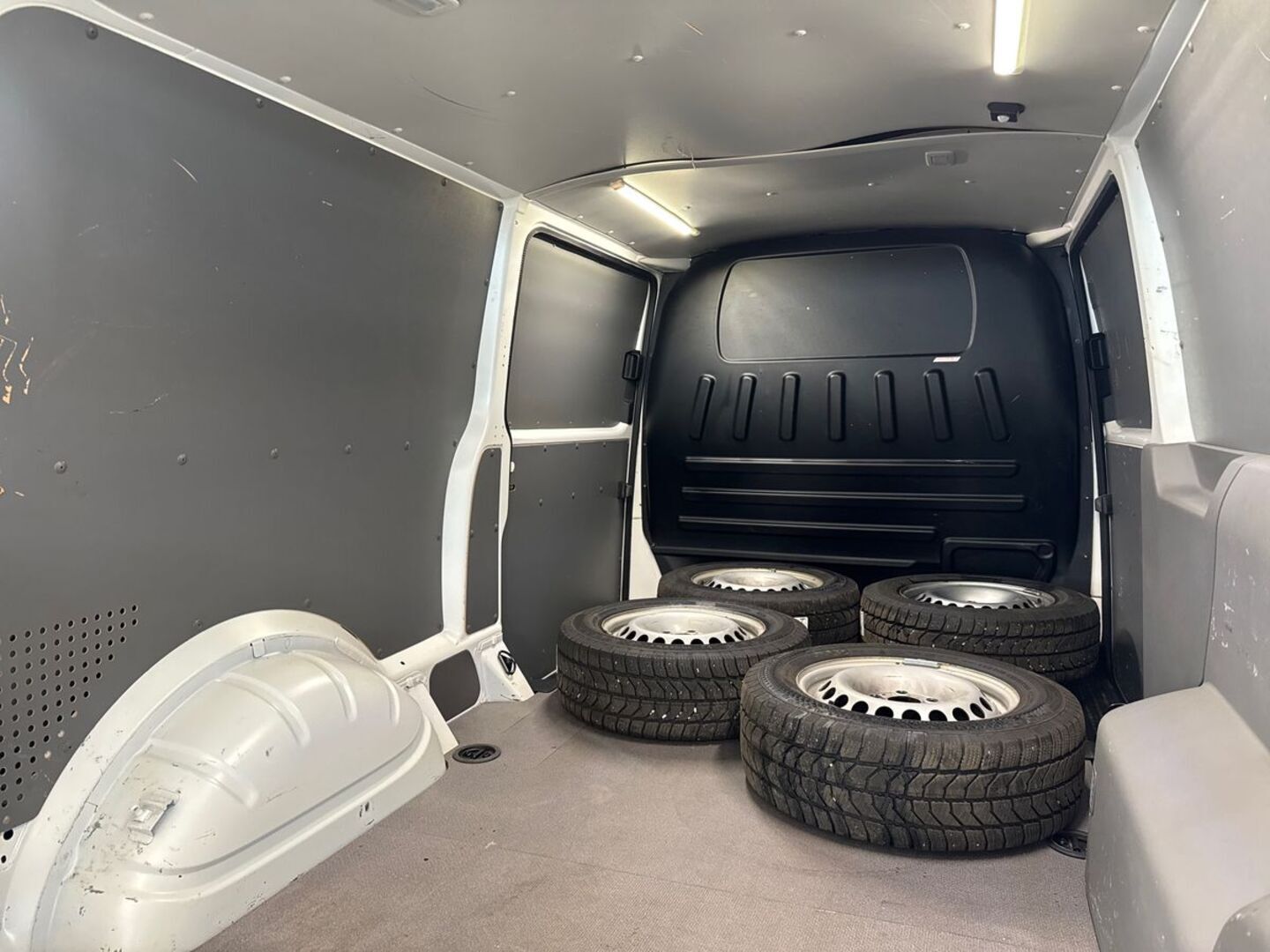 VOLKSWAGEN Transporter 2021