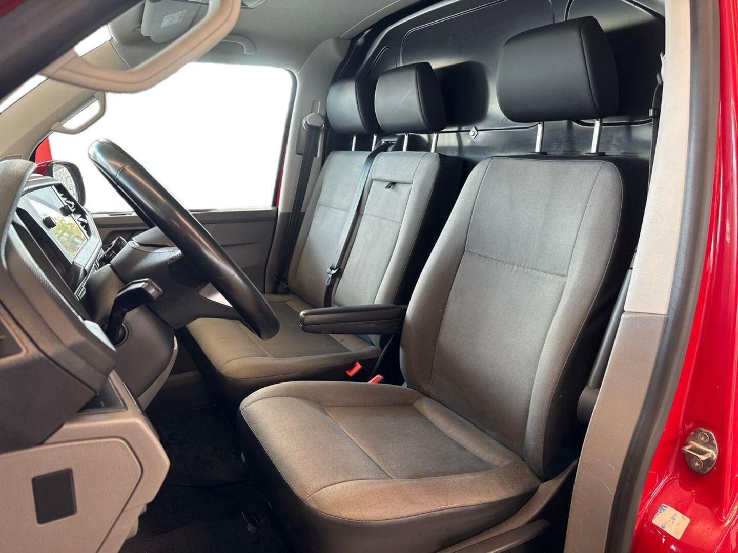 VOLKSWAGEN Transporter 11