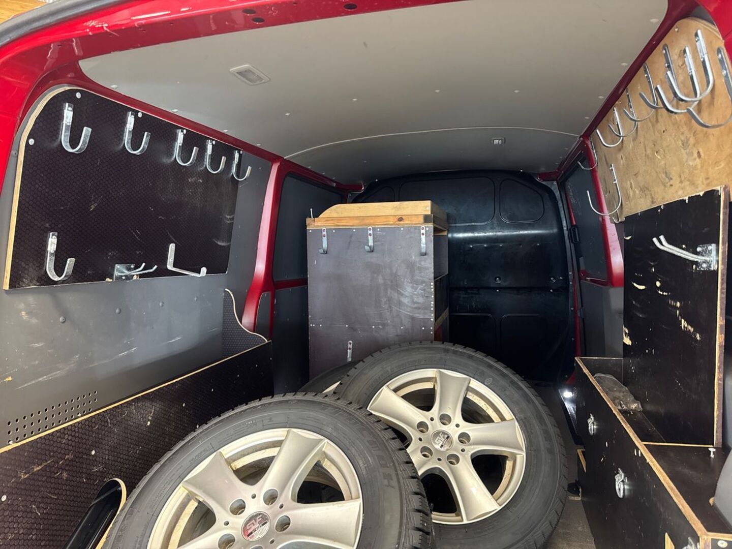 VOLKSWAGEN Transporter 23