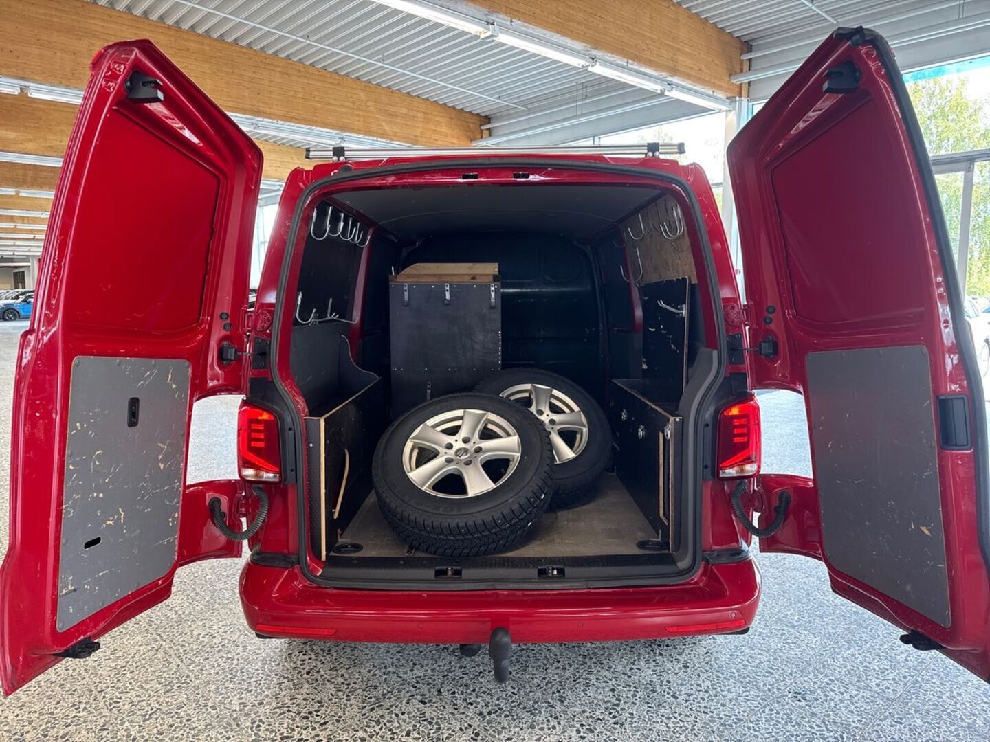 VOLKSWAGEN Transporter 9