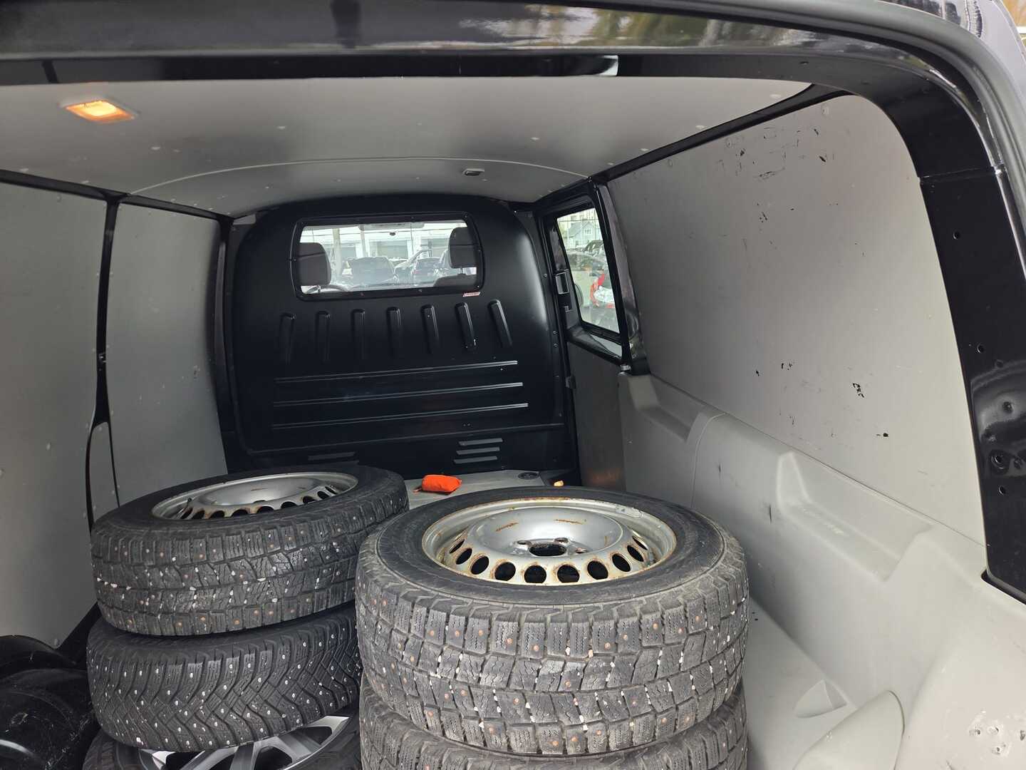 VOLKSWAGEN Transporter 12