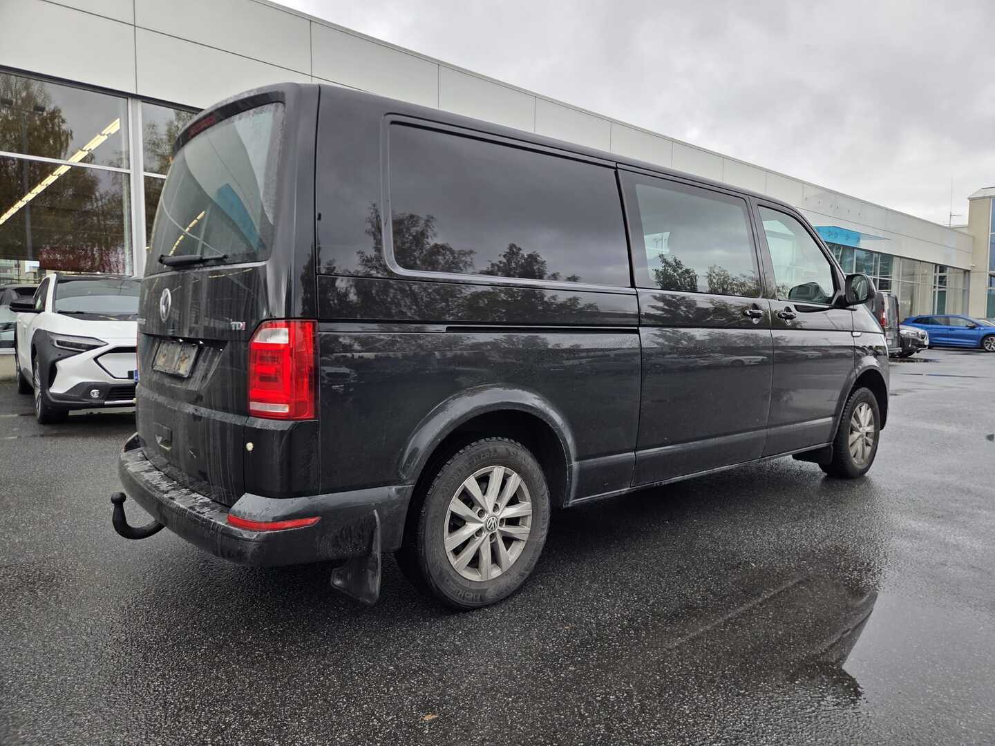 VOLKSWAGEN Transporter 9