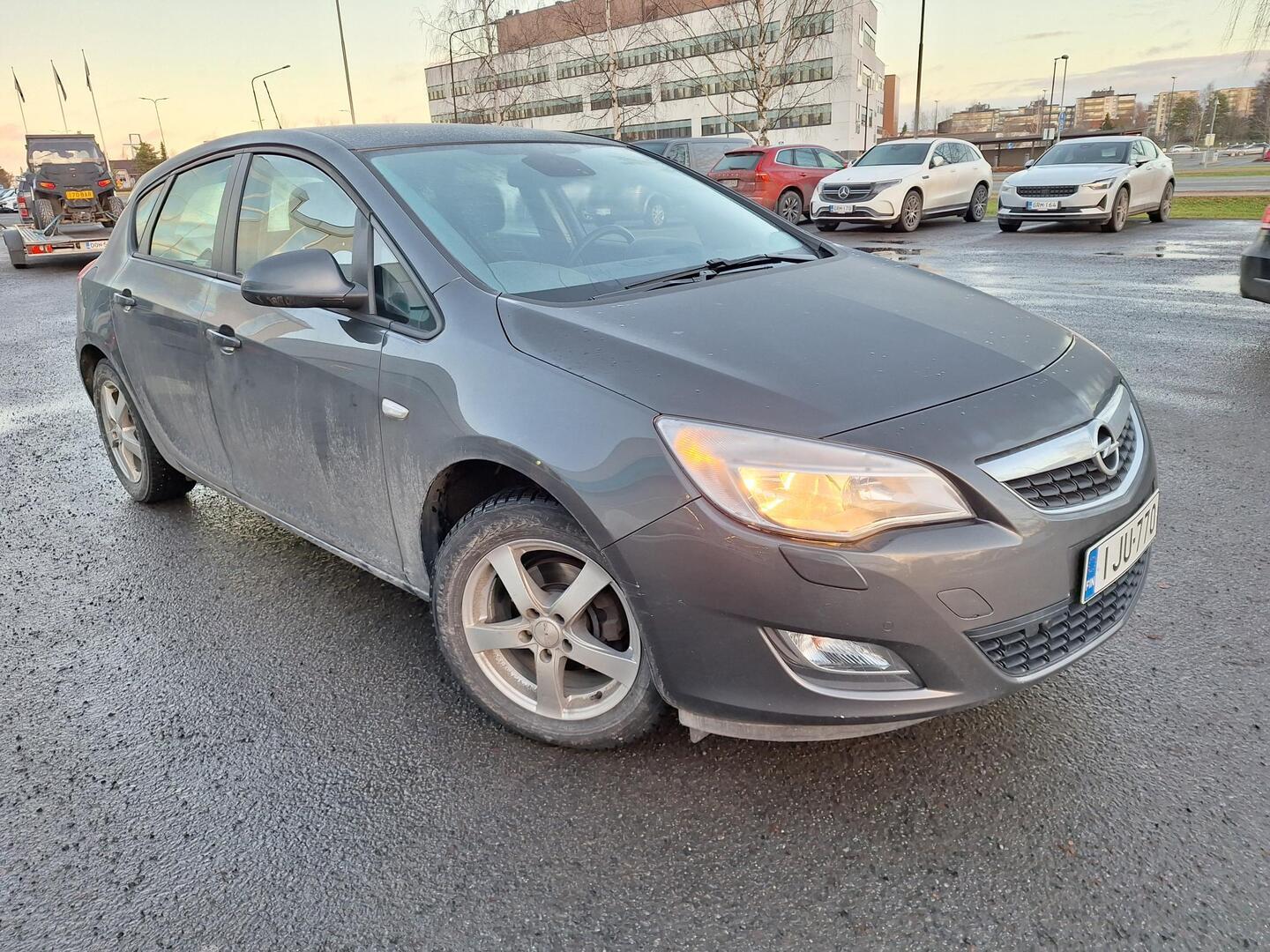 OPEL Astra 2011