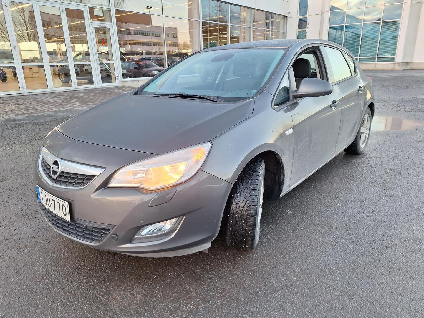 OPEL Astra 2011