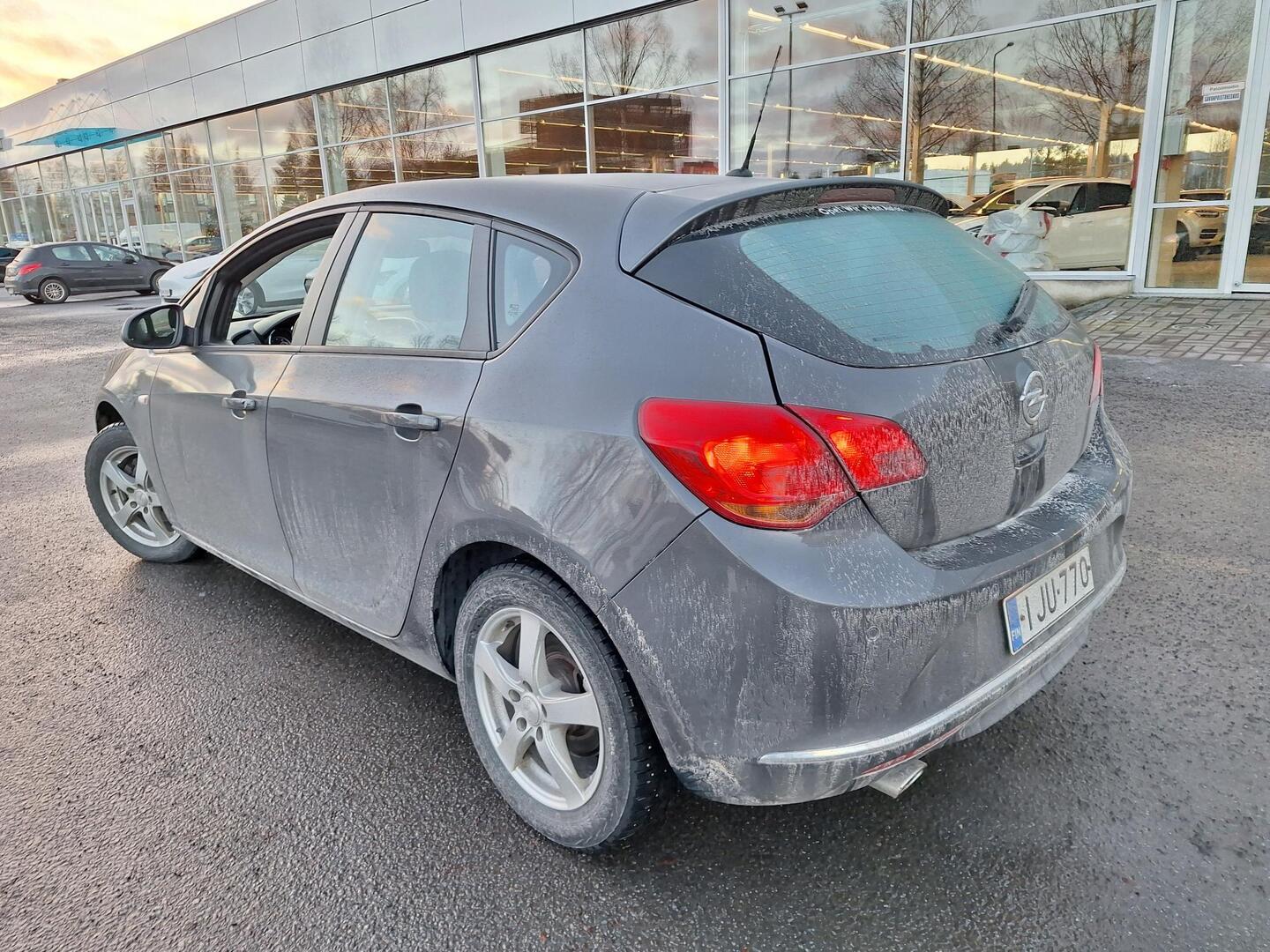 OPEL Astra 2011
