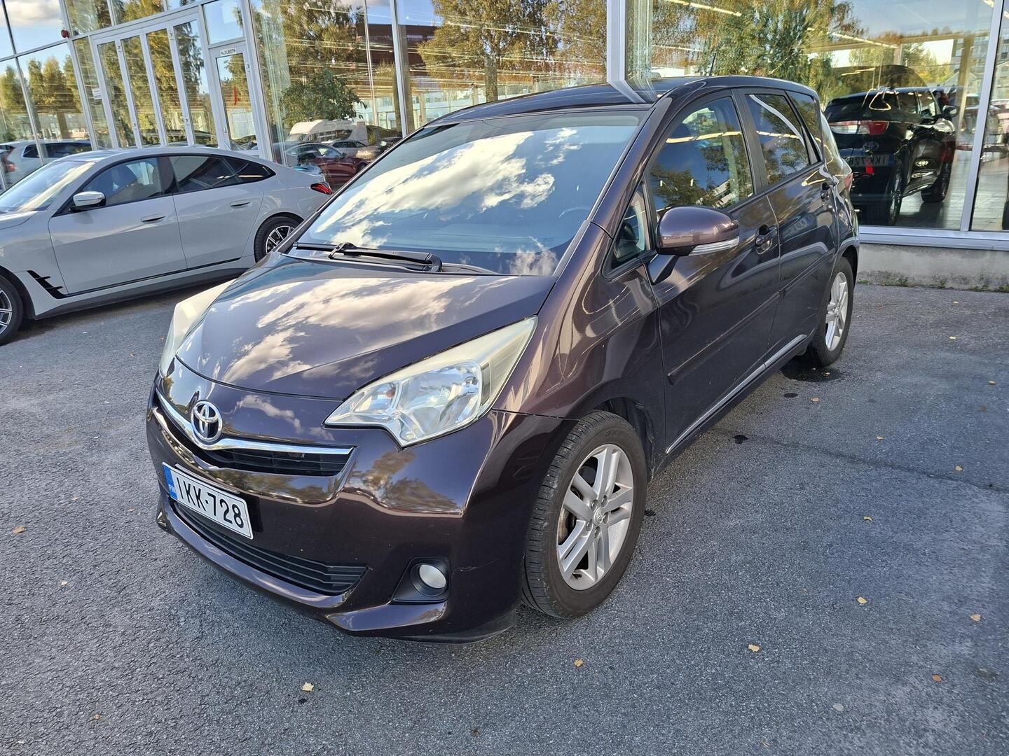 TOYOTA Verso-S 2011