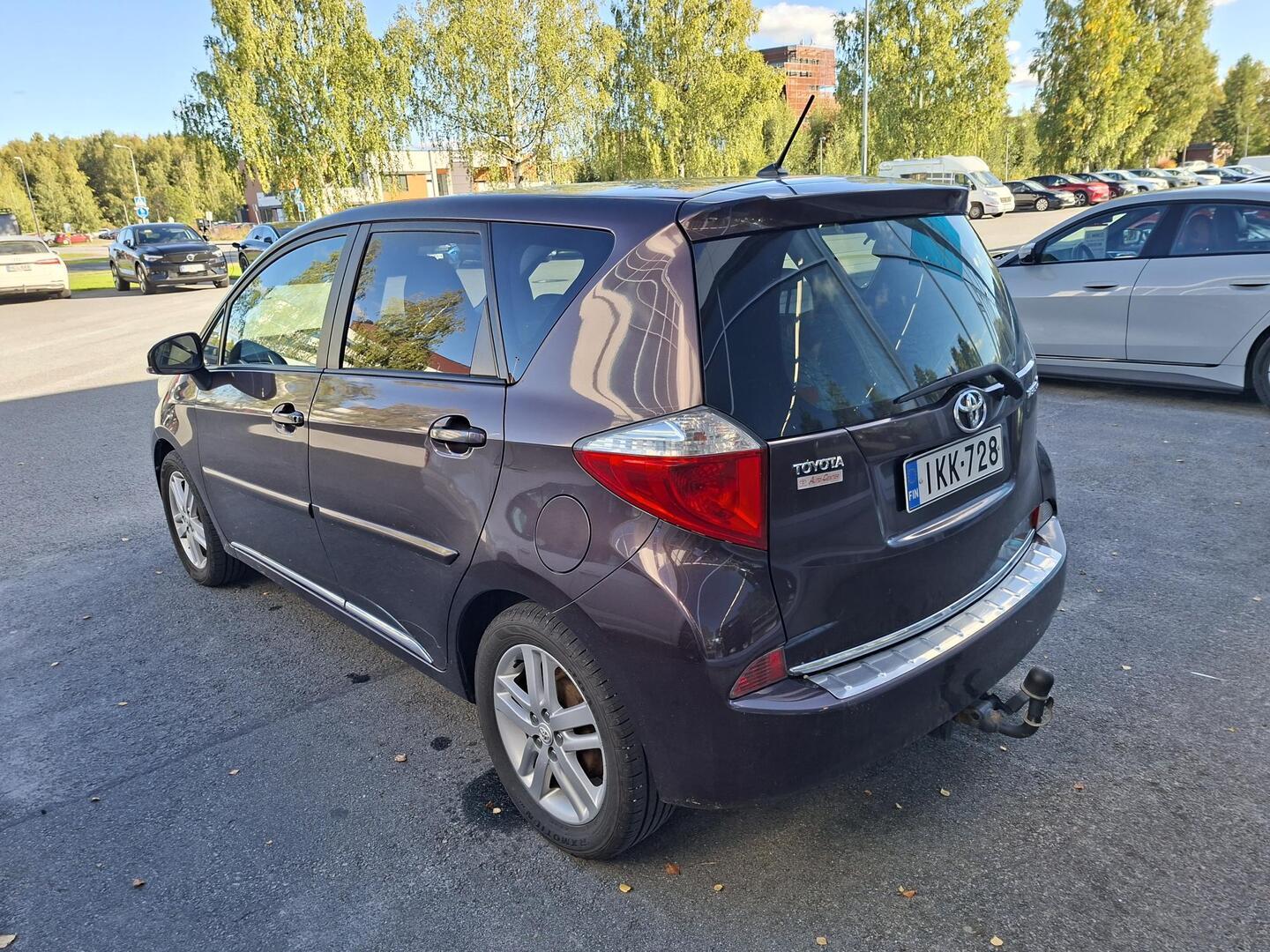 TOYOTA Verso-S 2011