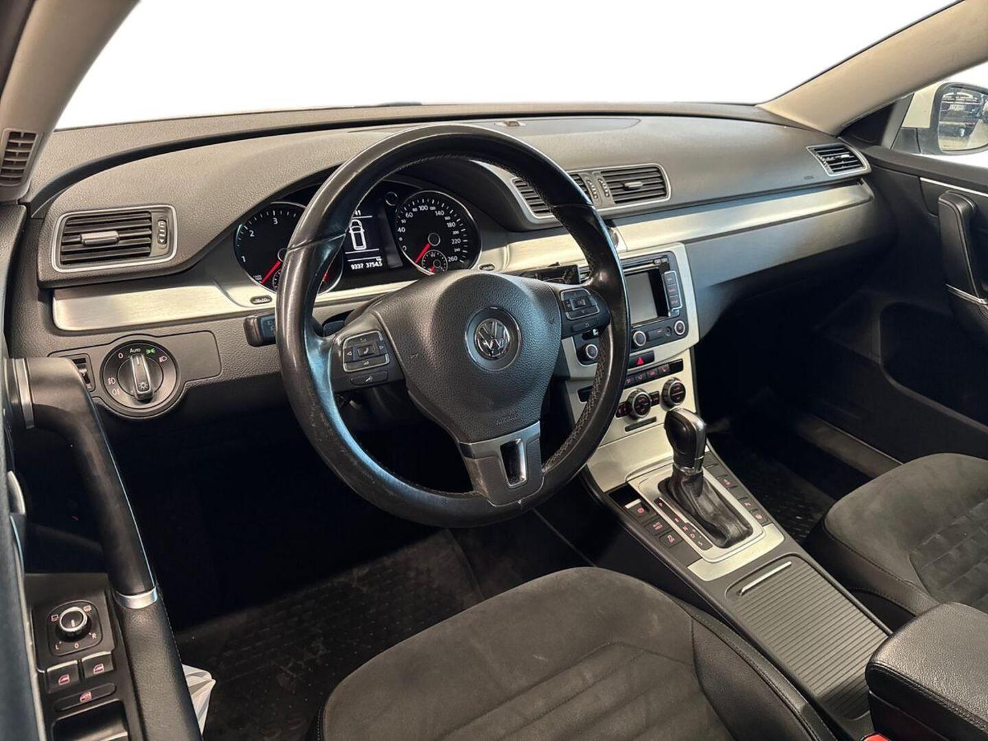VOLKSWAGEN Passat 2014