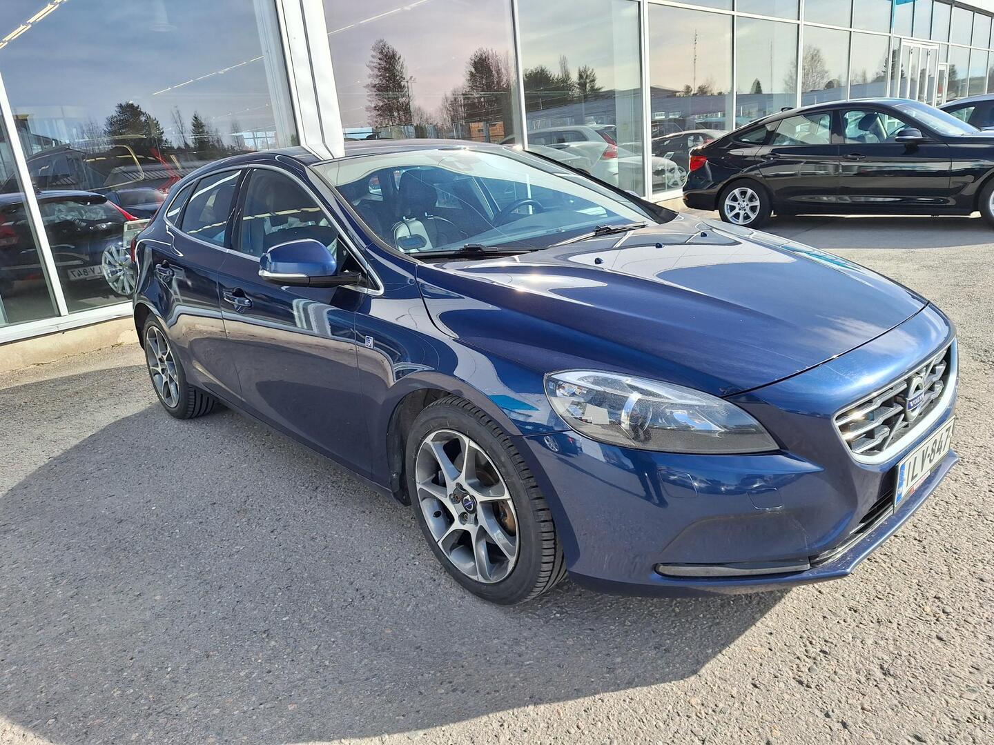 VOLVO V40 2015