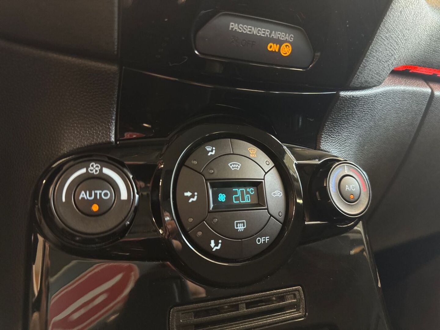 FORD Fiesta 18
