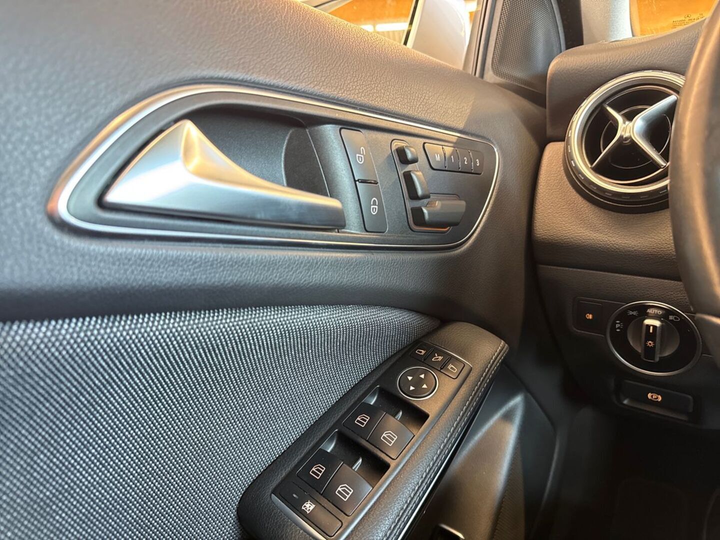 MERCEDES-BENZ GLA 2014