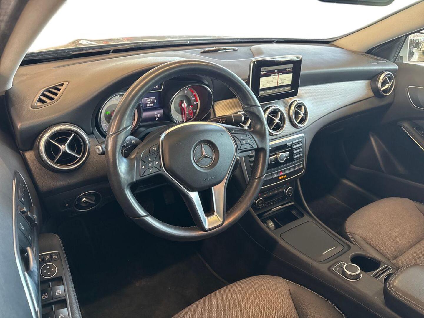 MERCEDES-BENZ GLA 2014