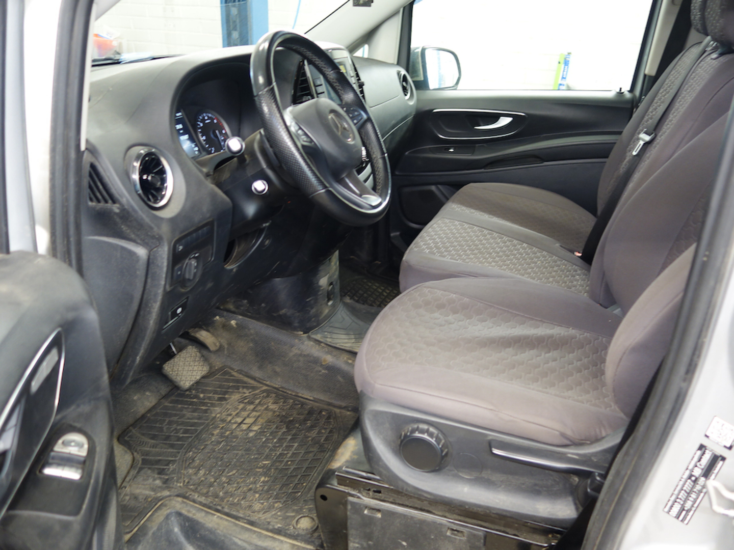 MERCEDES-BENZ Vito 2023