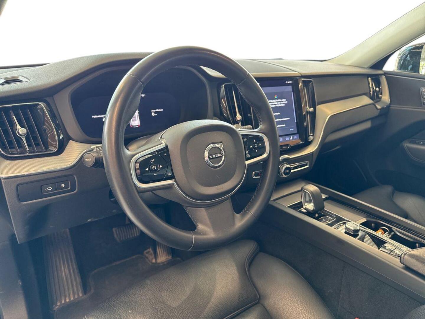 VOLVO XC60 7