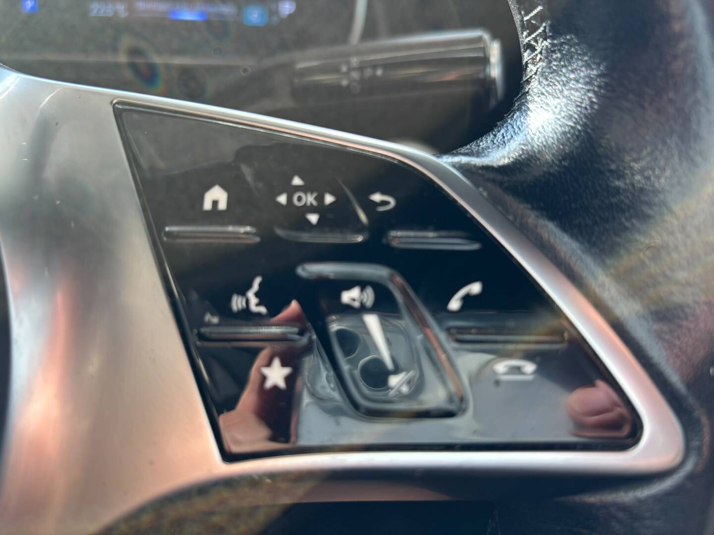 MERCEDES-BENZ EQE 2023