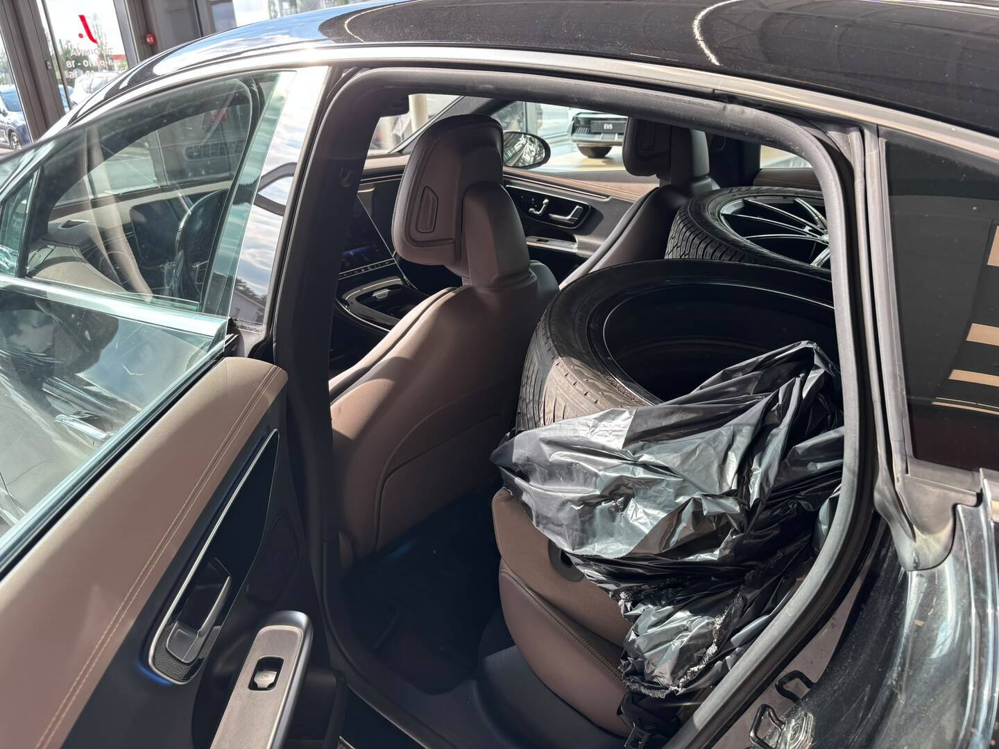 MERCEDES-BENZ EQE 2023