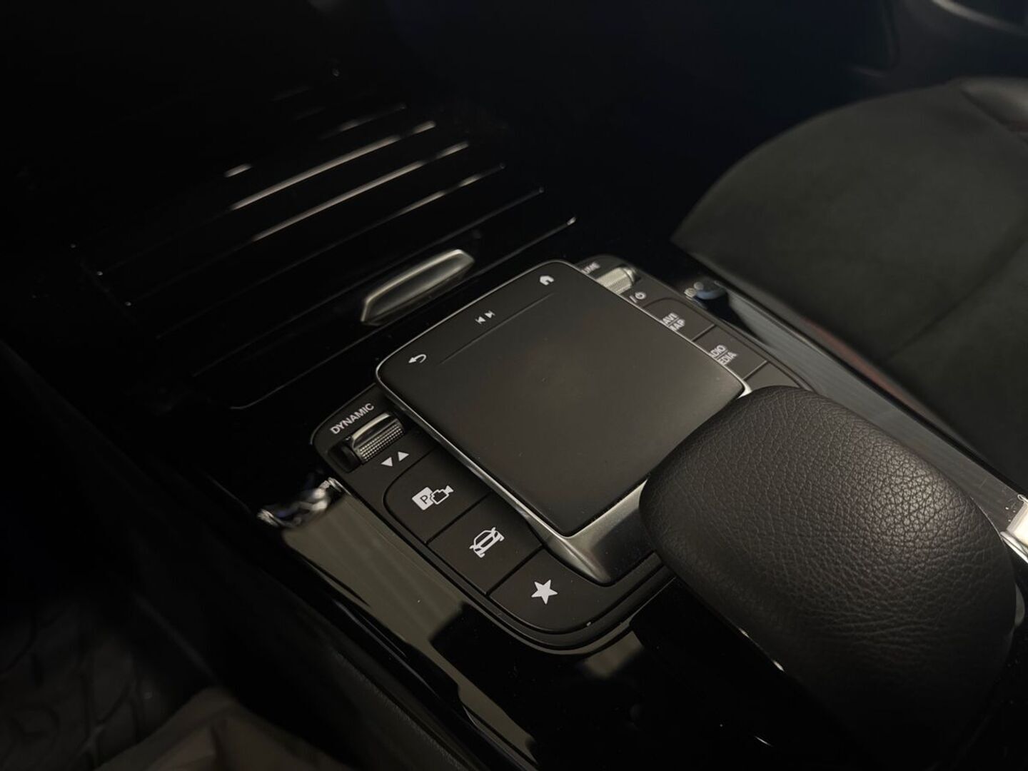 MERCEDES-BENZ CLA 23
