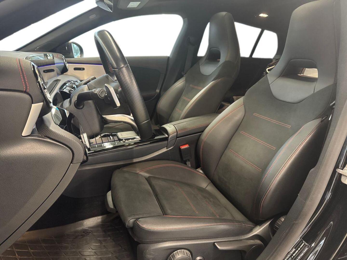 MERCEDES-BENZ CLA 9