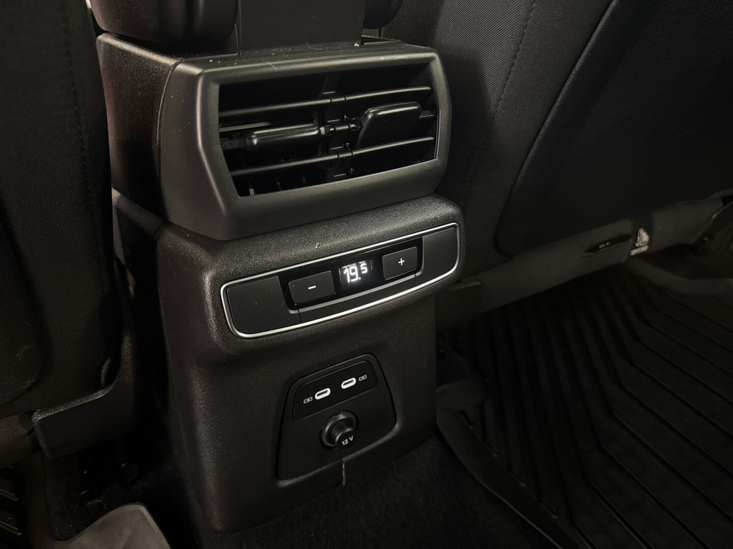 AUDI Q4 e-tron 22