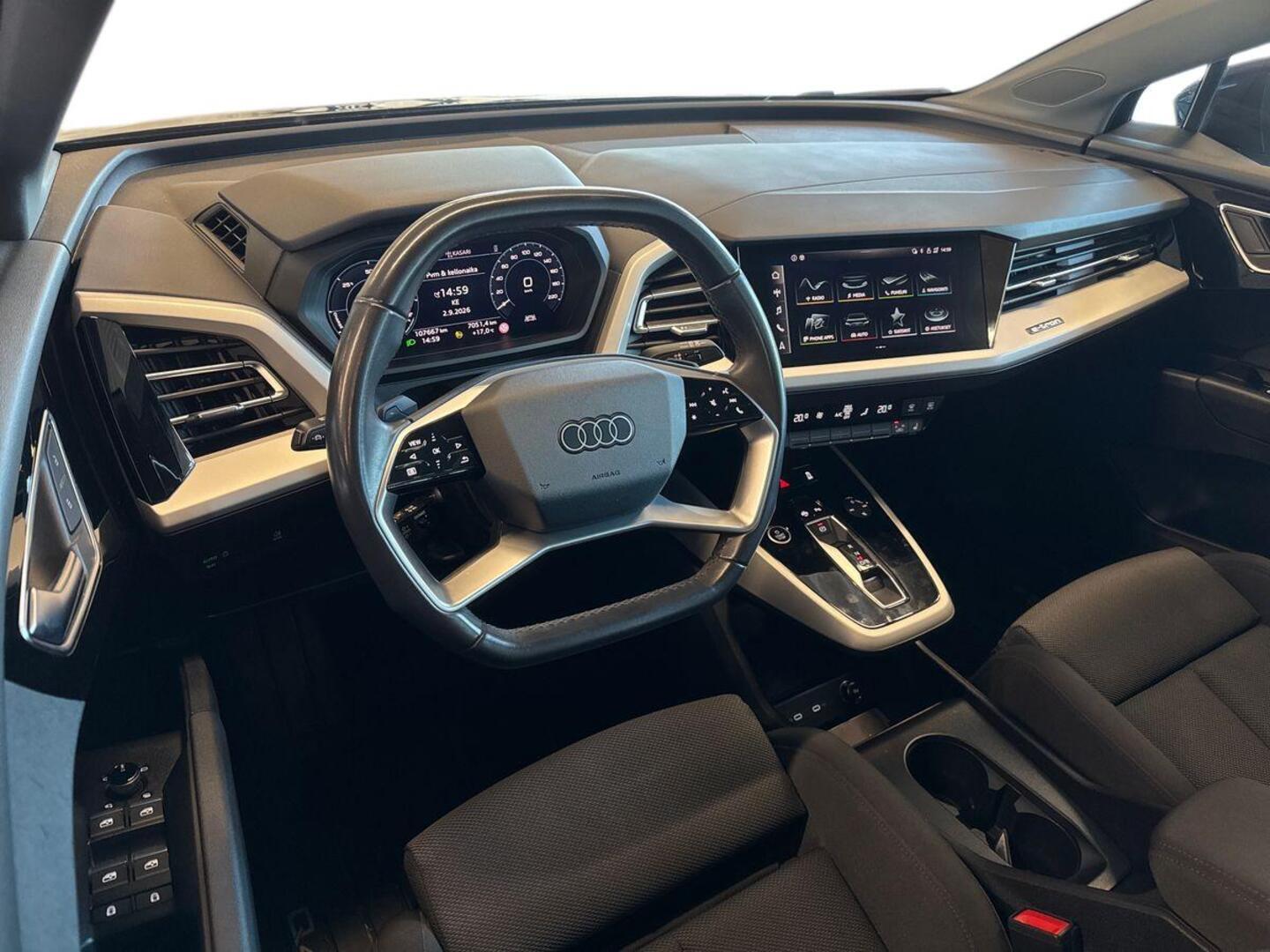 AUDI Q4 e-tron 7