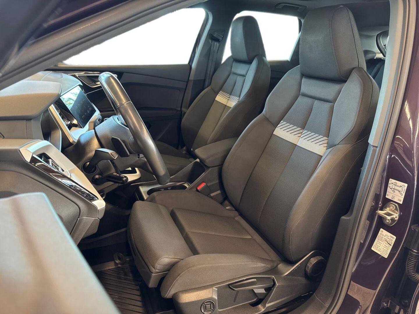 AUDI Q4 e-tron 9