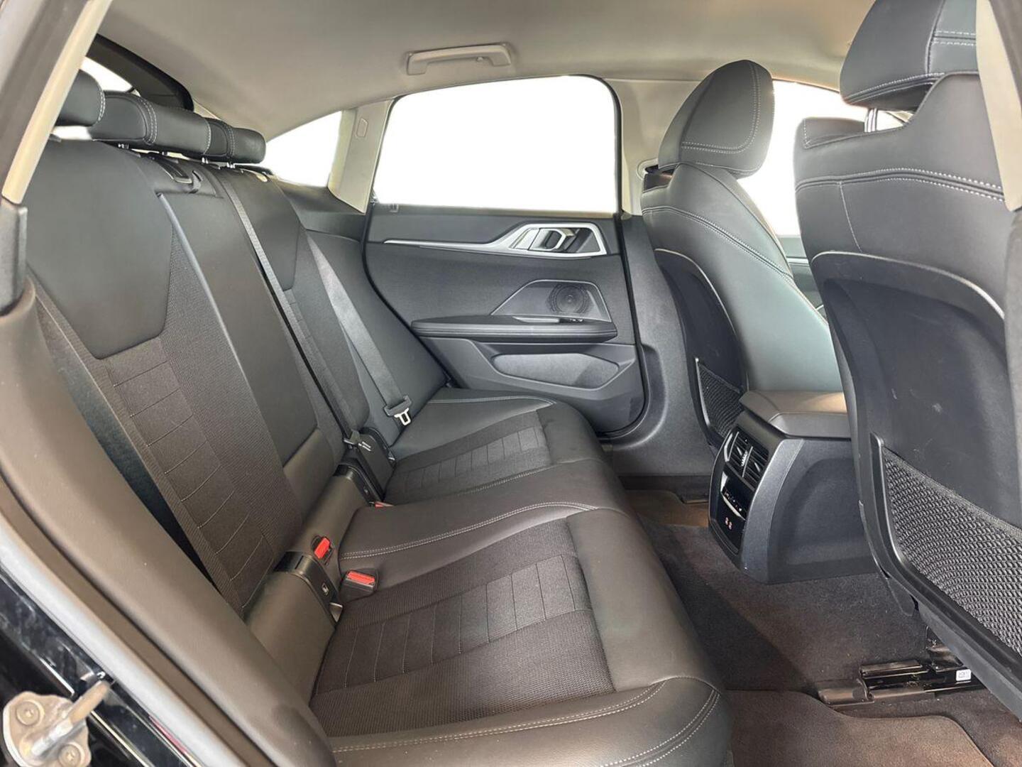 BMW i4 10