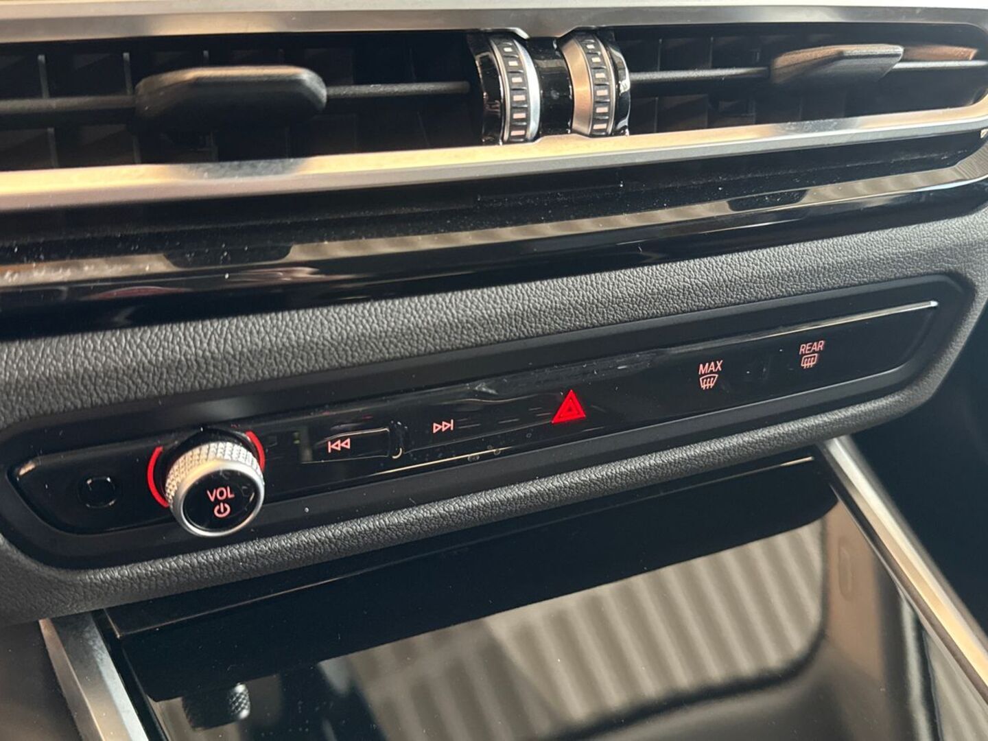 BMW i4 24