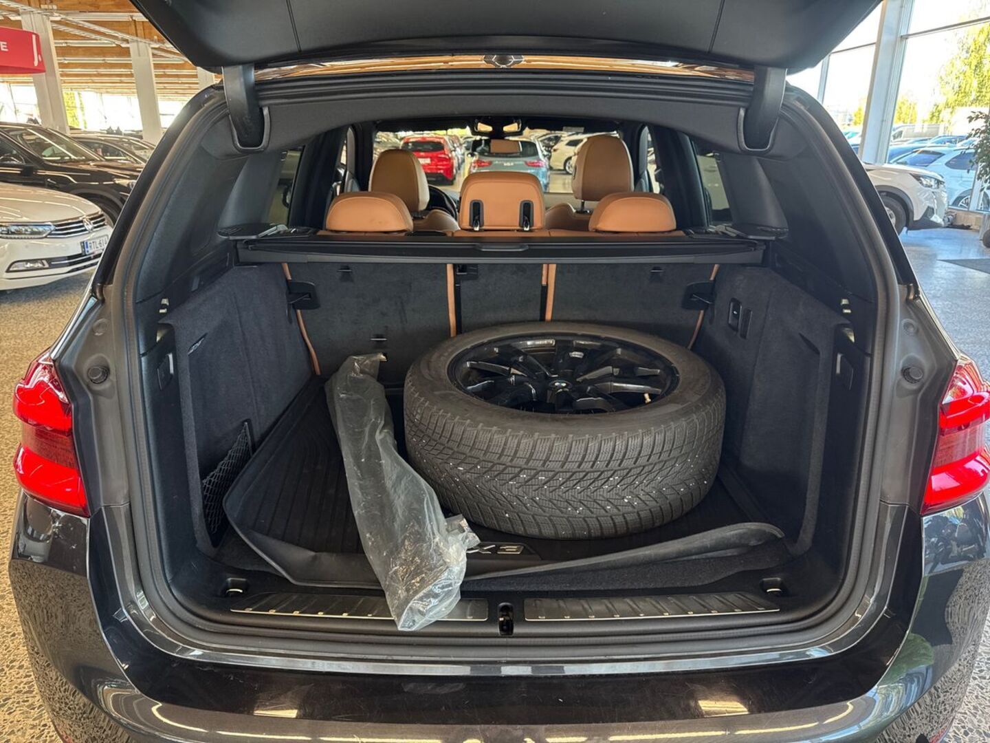 BMW iX3 11