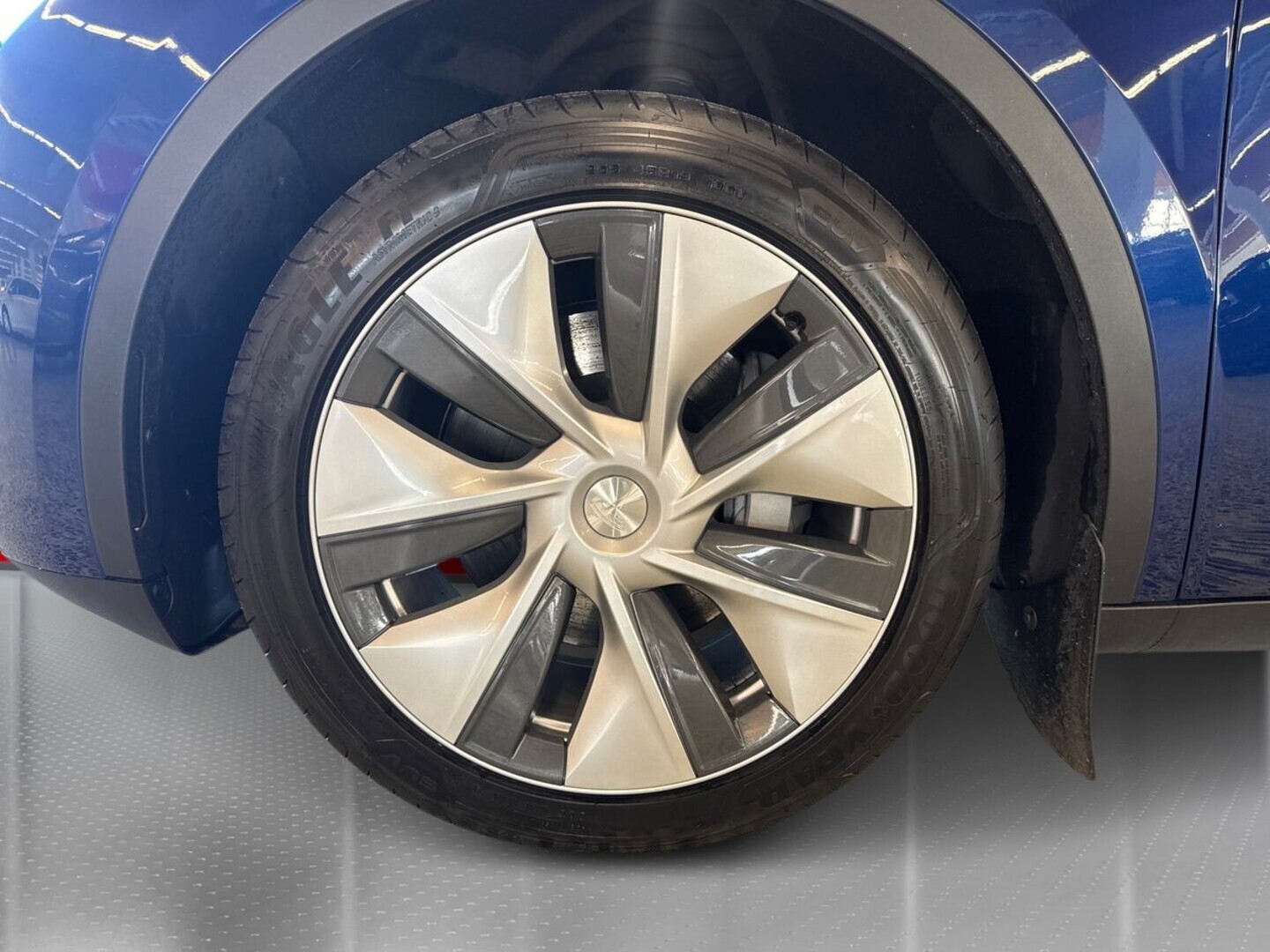 TESLA Model Y 13
