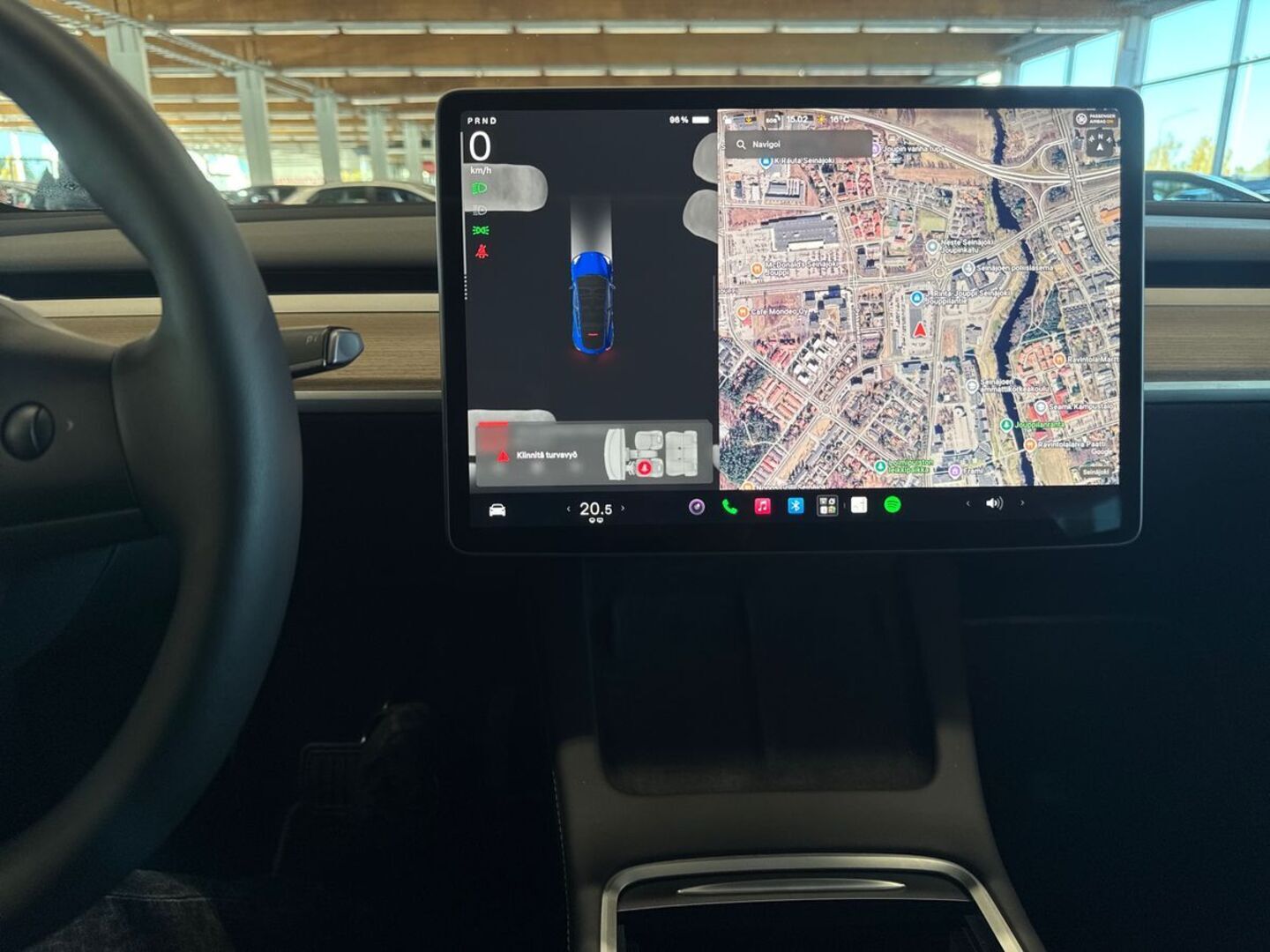 TESLA Model Y 17