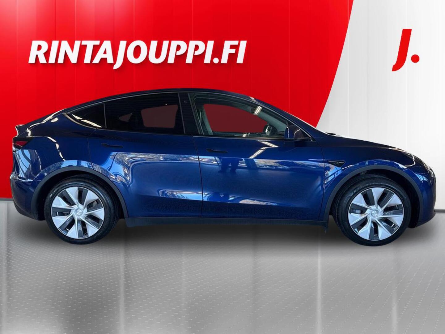 TESLA Model Y 6