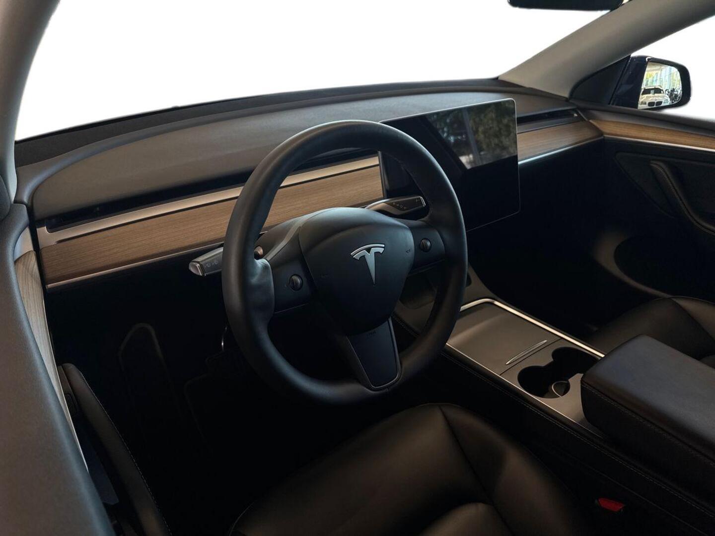 TESLA Model Y 7