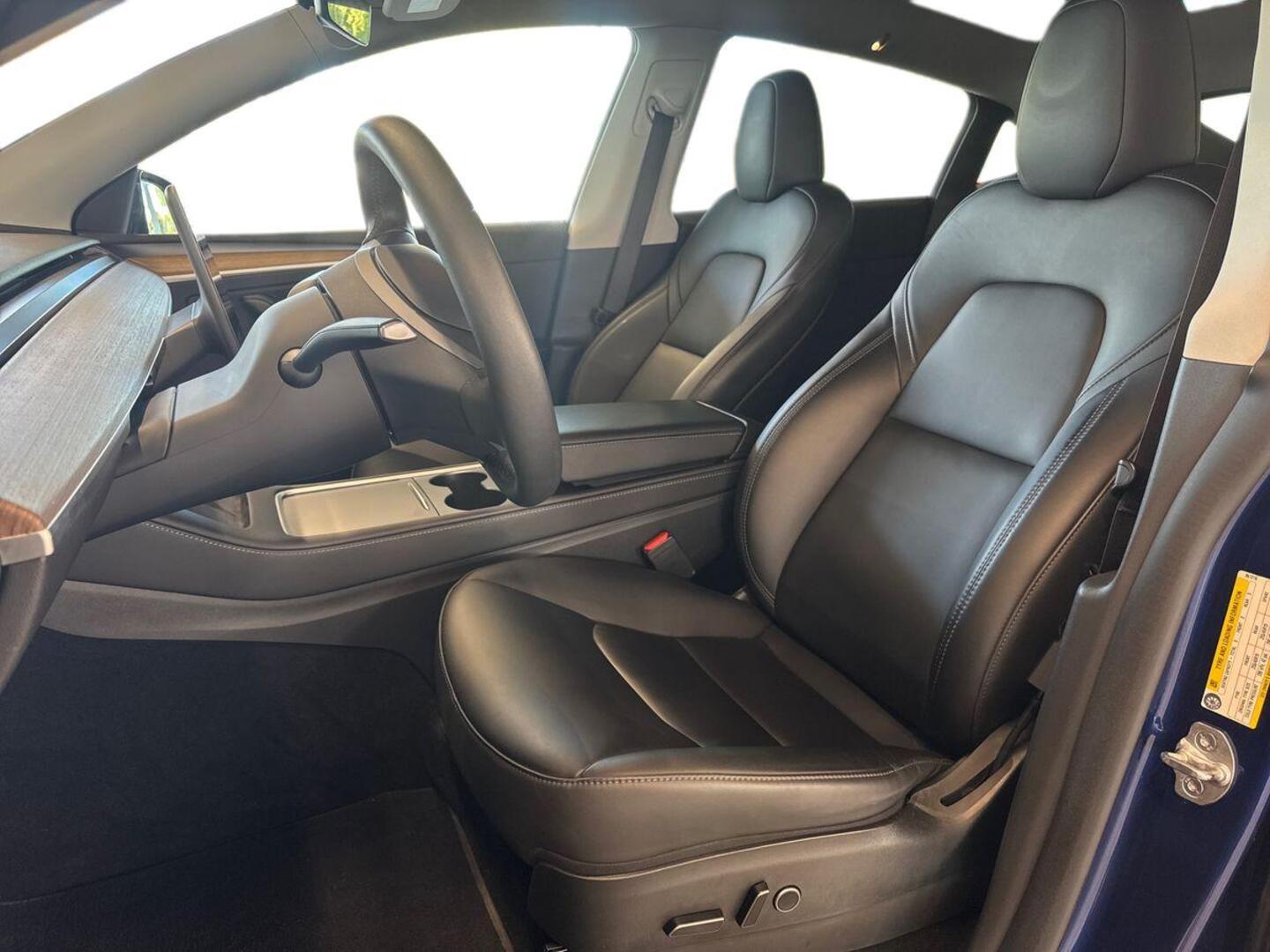 TESLA Model Y 9