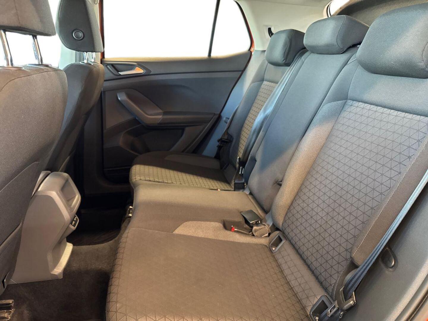 VOLKSWAGEN T-Cross 10