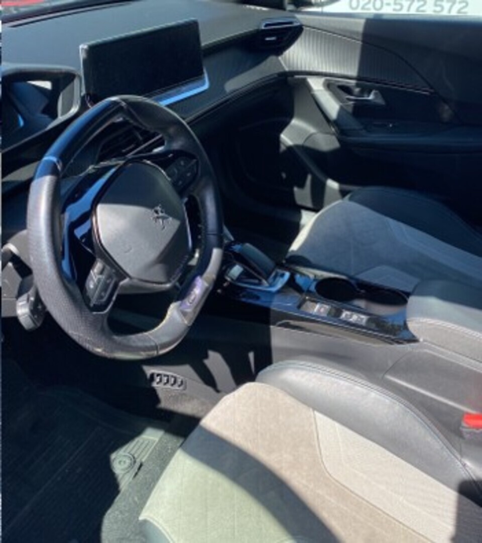 PEUGEOT e-2008 2021