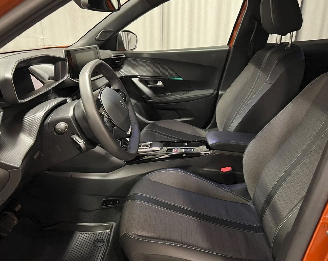 PEUGEOT e-2008 2023