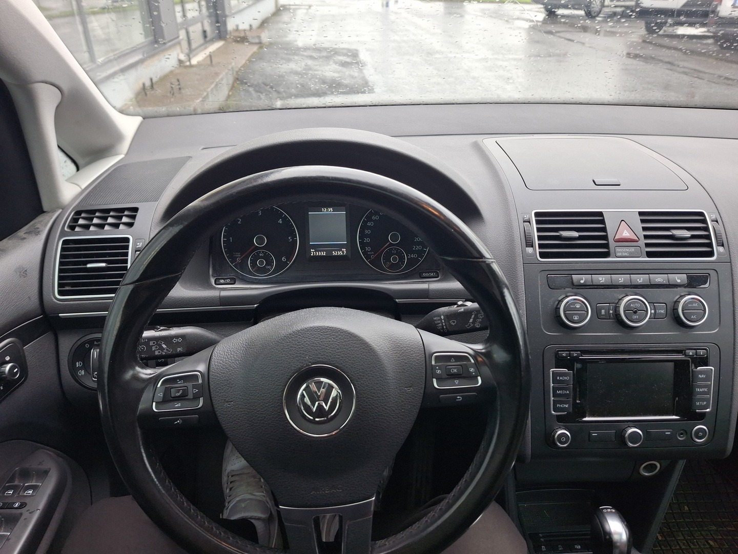 VOLKSWAGEN Touran 2013
