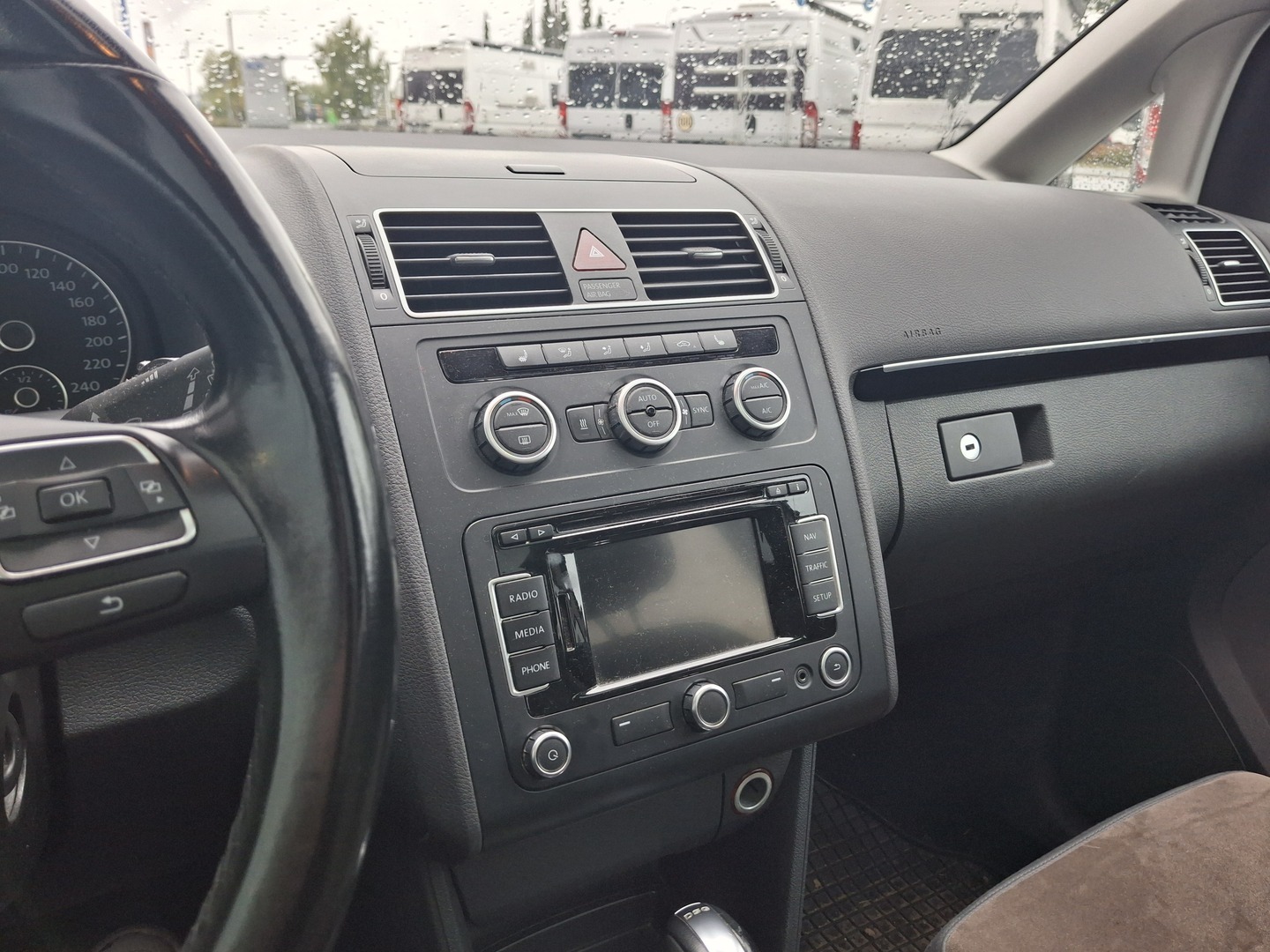 VOLKSWAGEN Touran 2013