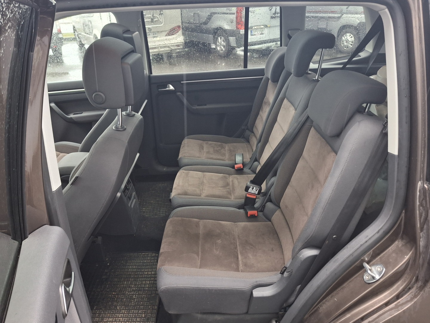 VOLKSWAGEN Touran 2013