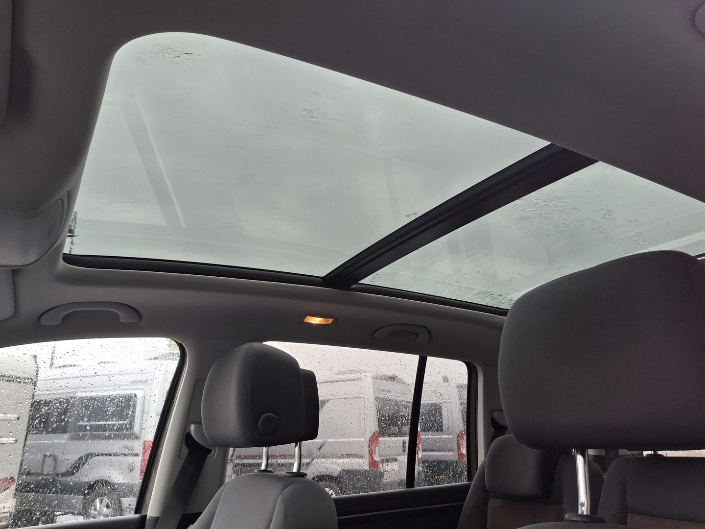 VOLKSWAGEN Touran 2013