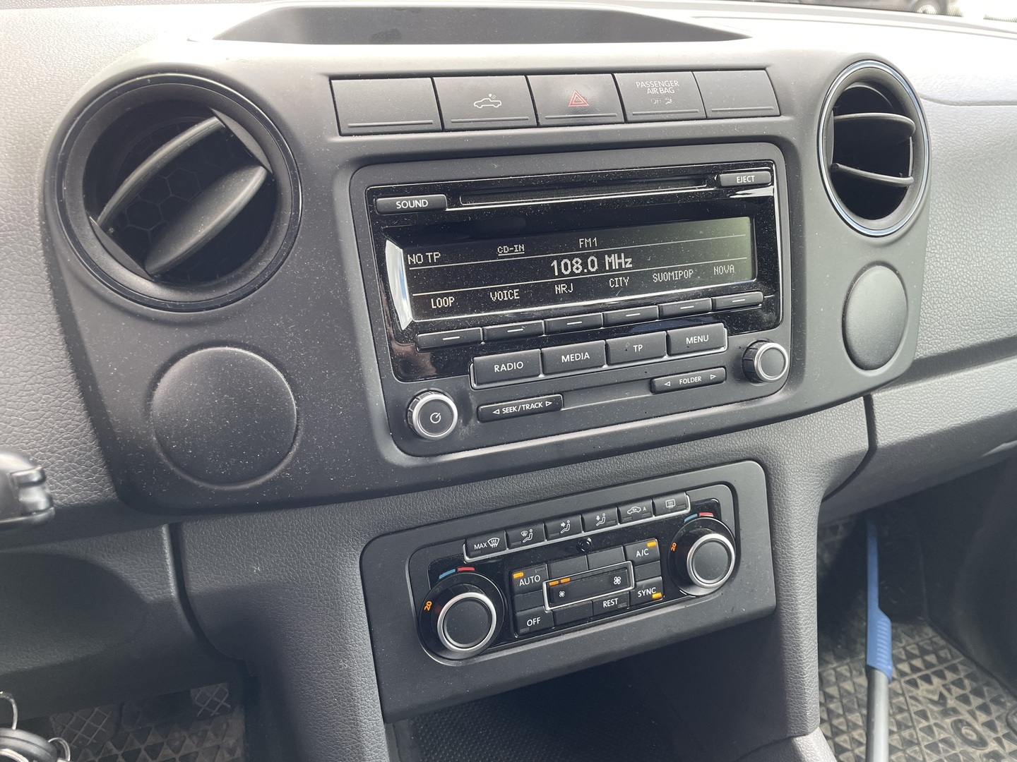 VOLKSWAGEN Amarok 2015