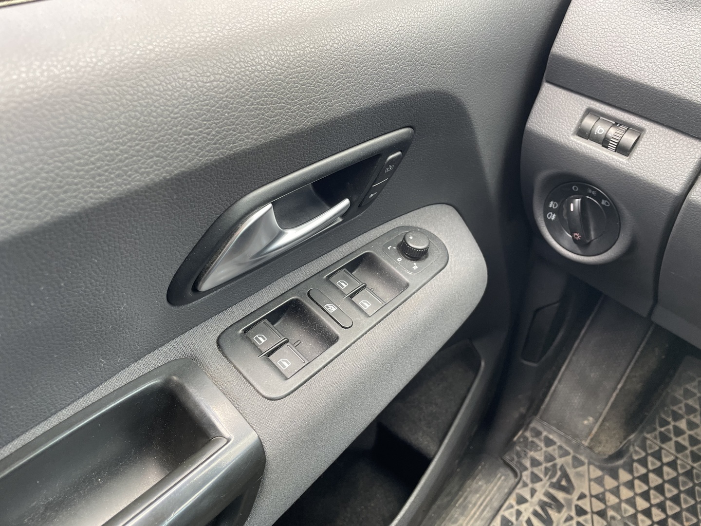 VOLKSWAGEN Amarok 2015