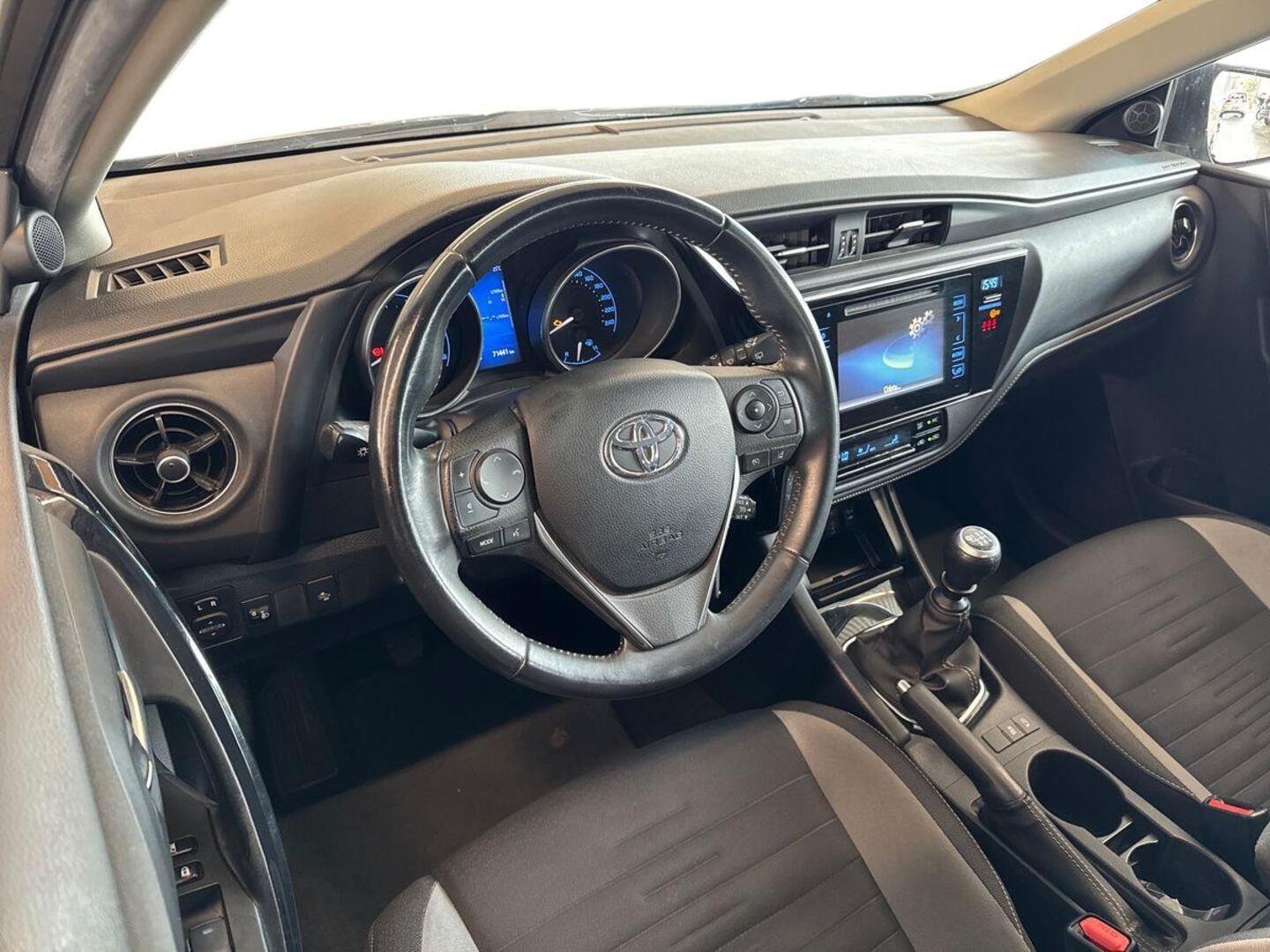 TOYOTA Auris 2017