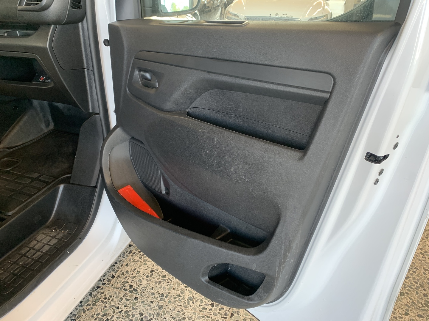 PEUGEOT e-Expert 2025