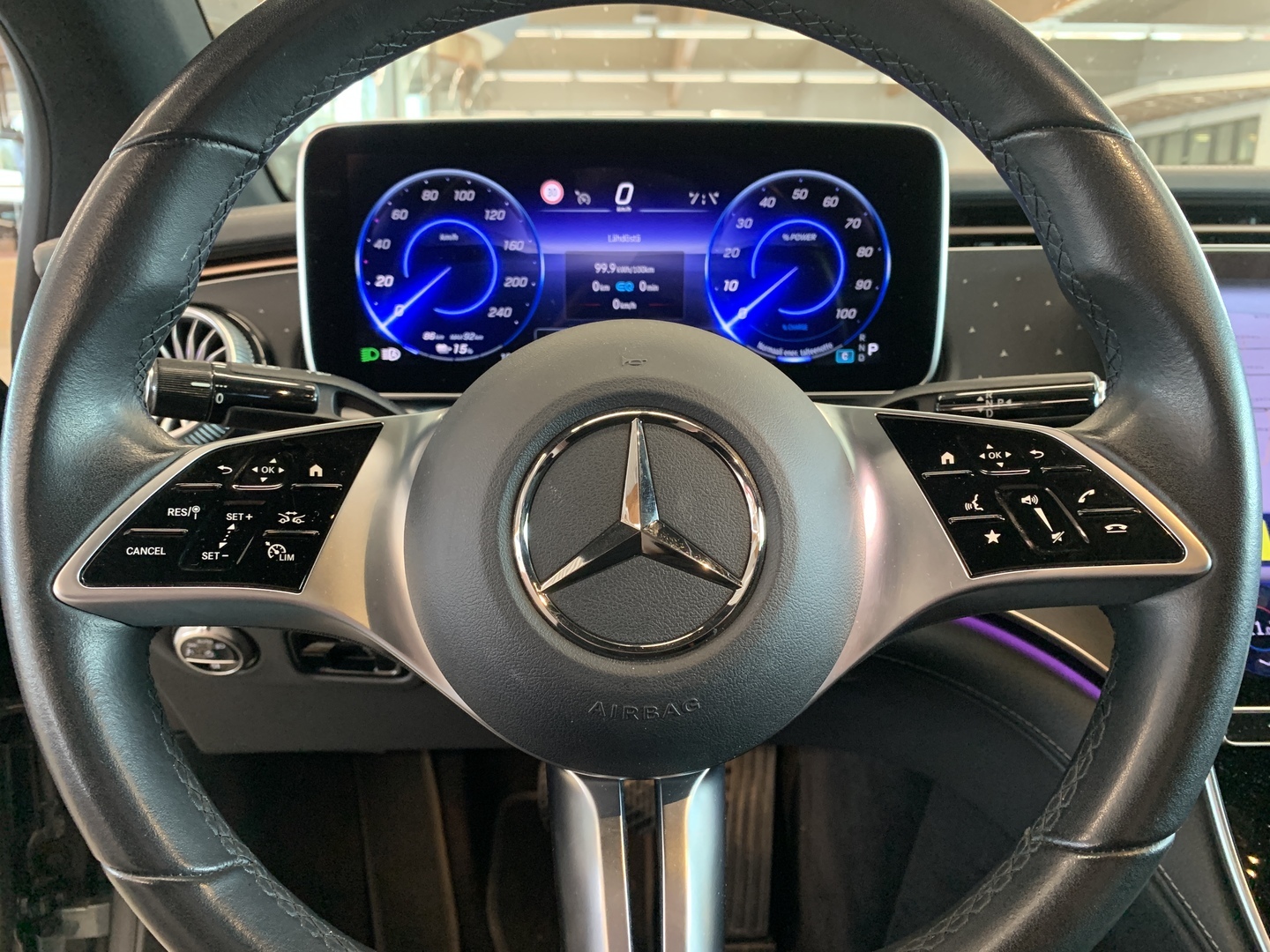 MERCEDES-BENZ EQE 2024