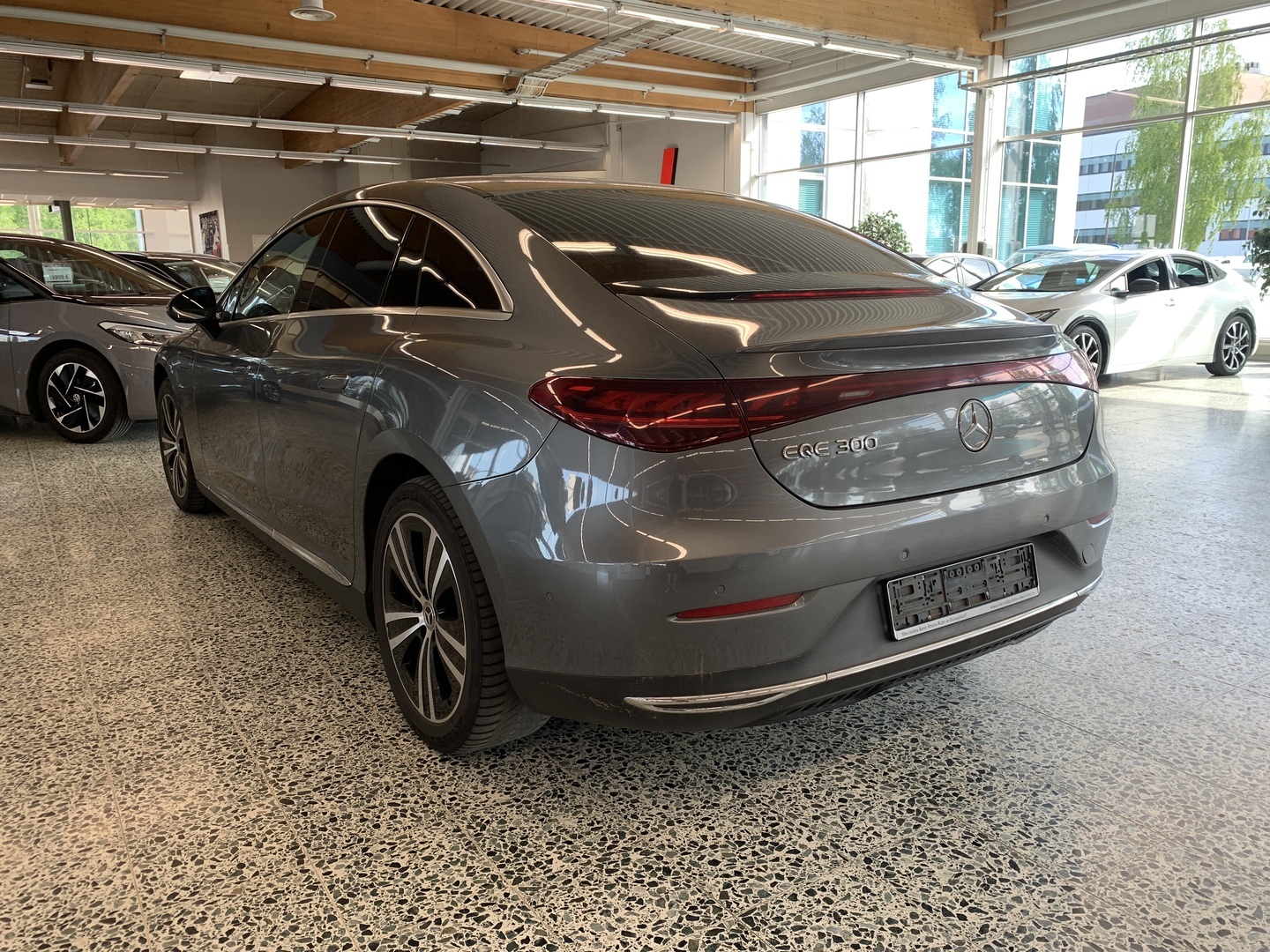 MERCEDES-BENZ EQE 2024