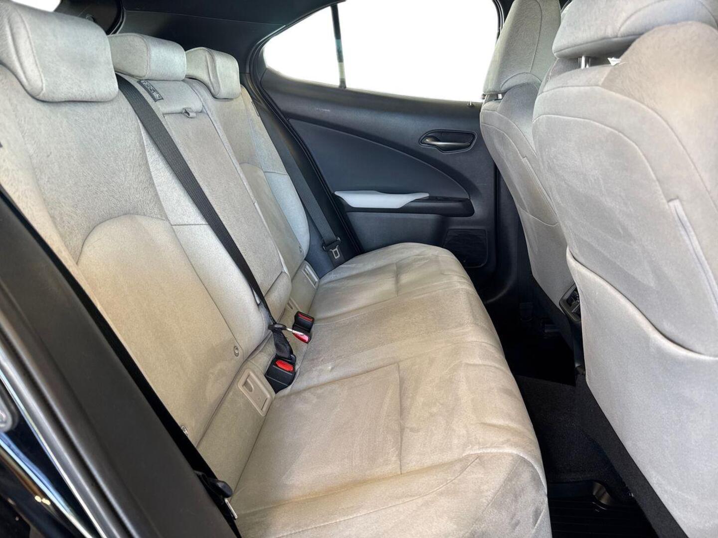 LEXUS UX 2021
