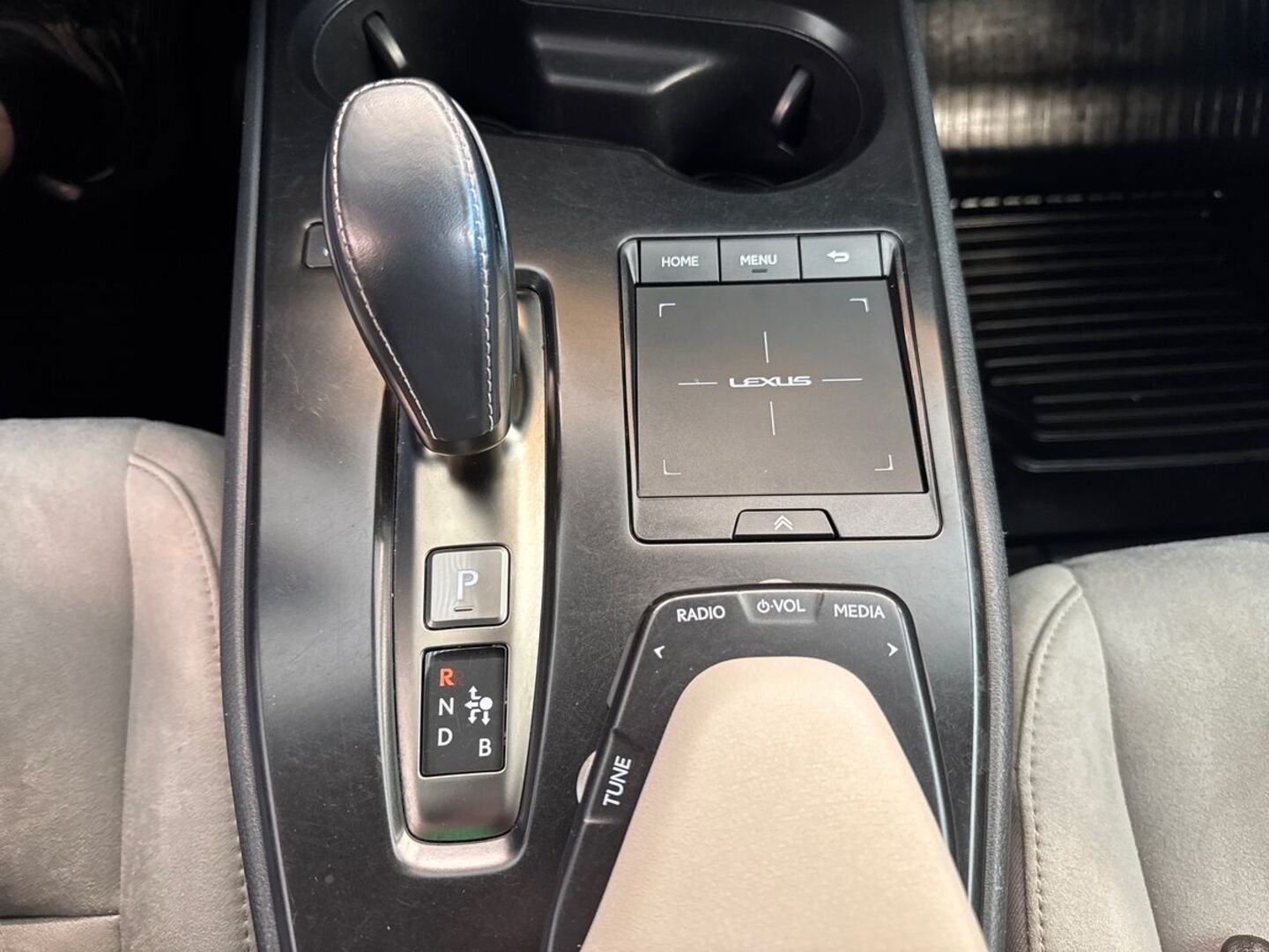LEXUS UX 2021