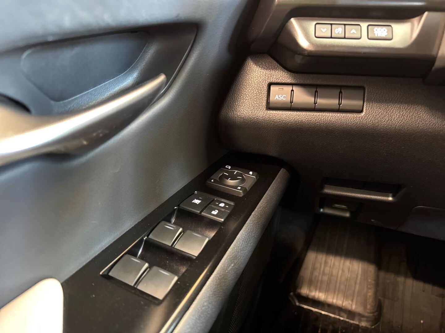 LEXUS UX 2021